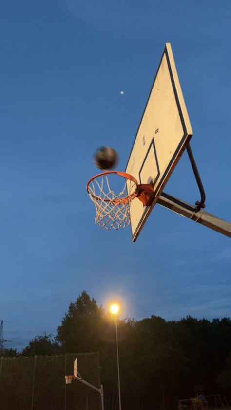 night basketball street aesthetic wallpaper Mens Basketball Aesthetic, Basketball Hoops Aesthetic, Aesthetic Basketball Pics, Street Basketball Aesthetic, Aau Basketball Aesthetic, Basketball Gym Aesthetic, Streetball Aesthetic, Aesthetic Basketball Court, Playing Basketball Aesthetic