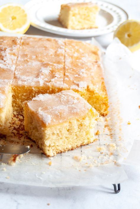 Lemon Drizzle Traybake Traybakes Savoury, Lemon Buns, Mary Berry Lemon Drizzle Cake, Lemon Drizzle Traybake, Easy Lemon Drizzle Cake, Welsh Cakes Recipe, Cheesecake Cakes, Traybake Recipes, Lemon Baking