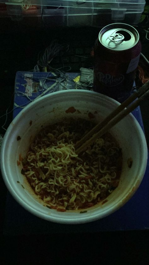 Instant Ramen Aesthetic, 2 Min Noodles, Instant Noodles Aesthetic, Noodle Aesthetic, Crappy Apartment, Noodles Aesthetic, Kimchi Noodles, Greasy Food, Instant Ramen