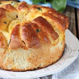 Garlic Bubble Ring Pan Garlic Bread, Bundt Pan Bread, Bread For A Crowd, For A Crowd Recipes, Italian Dinner Menu, Crowd Recipes, Pull Apart Garlic Bread, Pull Aparts, Bubble Bread