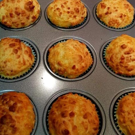 CHEDDAR CHEESE MUFFINS - Delicious Dinner Make Ahead Cheesy Muffins, Cheddar Cheese Muffins Recipes, Cheddar Cheese Muffins, Cheese Muffins Recipes, Large Muffins, Savory Muffins Recipes, Cheese Buns, Muffins Recipes, Cheese Scones