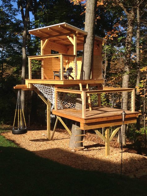 Modern Tree House, Backyard Playset, Tree House Plans, Tree Fort, Tree House Diy, Tree House Kids, Cool Tree Houses, Tree House Designs, Backyard Playground