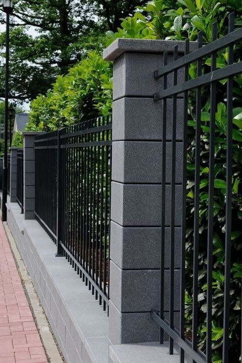 Tor Design, Fence Wall Design, Iron Garden Gates, Compound Wall Design, Fence Gate Design, House Fence Design, Modern Fence Design, Brick Fence, Front Gate Design