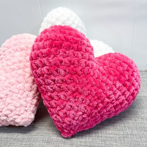 Cute Crochet Pillow Patterns https://youtu.be/1osOC-elYp8?si=yxLWTexYvkozsFVg Crochet Heart Pillow Tutorial, Cute Crochet Pillow, Heart Crochet Pillow, Easy Crochet Heart, Crochet Heart Pillow, Island Styling, Gifts For Valentines, Crochet Pillow Patterns Free, Pillow Patterns