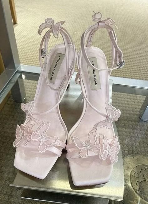 Pretty Heels, Heels Slippers, Dr Shoes, Stunning Shoes, Vintage Heels, Fancy Shoes, Cute Heels, Girly Shoes, Aesthetic Shoes