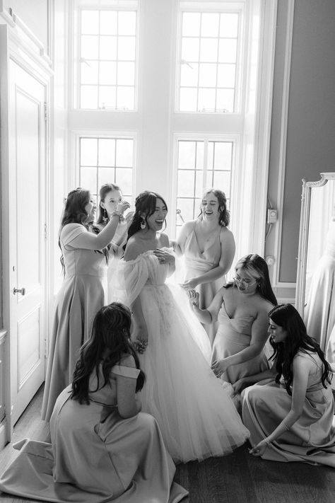 Portfolio — Bryn's Photography Bride With Family Pictures, Bridal And Bridesmaid Pictures, Wedding Picture Getting Ready, Bride Getting Ready With Bridesmaids, Wedding Shoot List, Bridal Morning Photoshoot, Getting Ready Shots Wedding, Get Ready Wedding Photos Bridesmaids, Get Ready Pictures Wedding