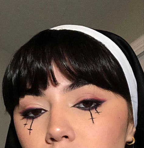 Cute Nun Makeup Halloween, Gothic Nun Makeup, Hot Nun Makeup, The Nun Inspired Makeup, Holoween Idea Makeup, Unholy Nun Makeup, Bad Habit Nun Makeup, Goth Nun Costume, Nun Make Up Halloween