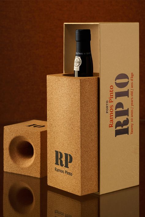 Packaging RP10 (Ramos Pinto) on Packaging of the World - Creative Package Design Gallery Self Promotion Design, Whiskey Packaging, Wine Packaging Design, Paper Bag Design, Honey Packaging, Bottle Design Packaging, Port Wine, Unique Packaging, Wine Packaging