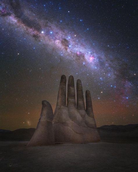 Hand of the Desert, Chile Vacay Spots, Atacama Desert Chile, Cold Deserts, Atacama Desert, Lincoln Logs, Desert Photography, Wonderful Nature, Chile Travel, Hand Photo