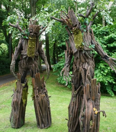 Tree Stilt Walkers | North West | UK                                                                                                                                                                                 More Tree Cosplay, Stilt Walker, Stilt Costume, Tree Costume, Tree People, Book Tree, Tree Faces, Stilts, Fantasy Costumes