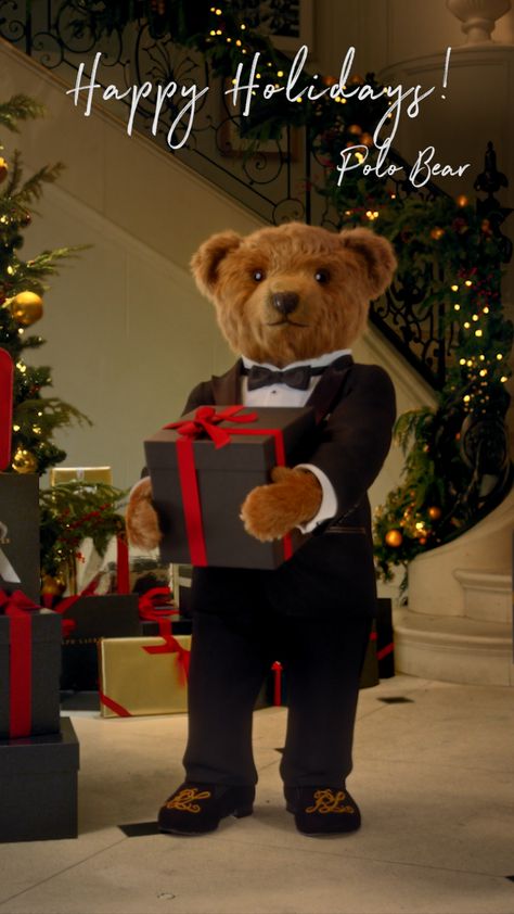 Experience the joy of gifting with the help of the Polo Bear. Ralph Lauren Ad Campaigns, Ralph Lauren Christmas, Ralph Loren, Polo Bear Ralph Lauren, Perfect Lady, Love Bears All Things, Teddy Bear Pictures, Traditional Christmas Decorations, Bear Christmas