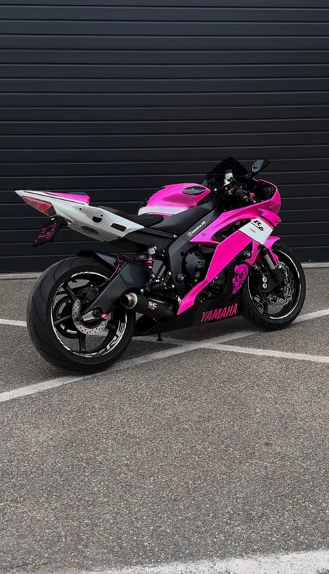 Moter Cycle Pink, Pink Kawasaki Ninja 400, Hot Pink Motorcycle, Pink Motorbike, Moto Rose, Pretty Bikes, Purple Motorcycle, Pink Motorcycle, Motorcycle Paint Jobs