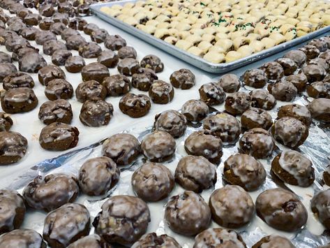 Chocolate Balls (Cookie Recipe) - COOK ME CRAZY Italian Chocolate Toto Cookies, Italian Chocolate Meatball Cookies, Italian Chocolate Ball Cookies, Italian Chocolate Balls, Italian Meatball Cookies Recipe, Chocolate Meatball Cookies, Italian Meatball Cookies, Italian Chocolate Cookies, Chocolate Balls Recipe