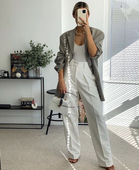 Luxury Summer Blazer For Workwear, Structured Spring Workwear Blazer, Summer Long Sleeve Workwear Blazer, Sleek White Workwear Blazer, Mint Blazer Outfit, Elegant Off-white Workwear Blazer, Smart Casual Party Outfit, Linen Blazer Outfit, Mint Blazer