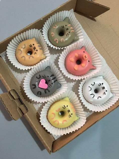 Donuts Ideas, Donut Decorating Ideas, Star Donuts, Donut Design, Donut Decorations, Mini Doughnuts, Kawaii Dessert, Cute Donuts, Mini Donuts