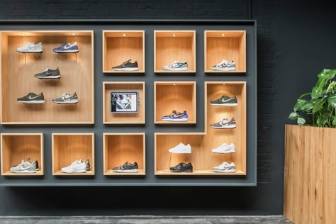 Niches Design, Wall Niches, Shoe Store Design, Sneaker Displays, Clothing Store Interior, Clothing Store Design, Store Design Boutique, Showroom Interior Design, Store Interiors