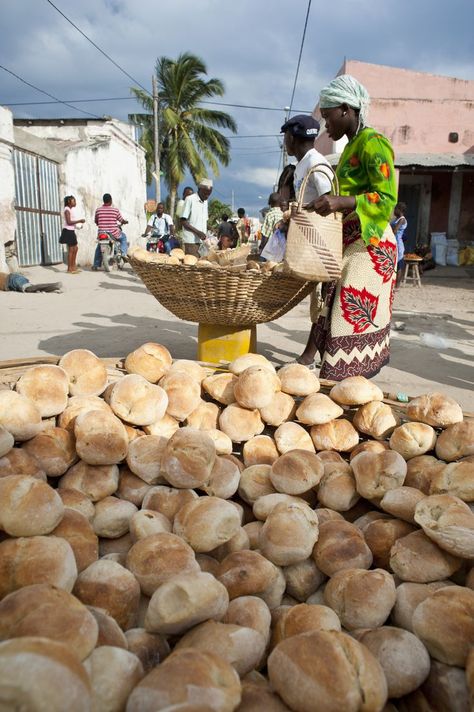 Mozambique Traditional Food, Mozambican Food, Mozambique Aesthetic, Mozambique Food, Cassava Leaf, Mozambique Beaches, Mozambique Africa, Bunny Chow, Drinks To Try