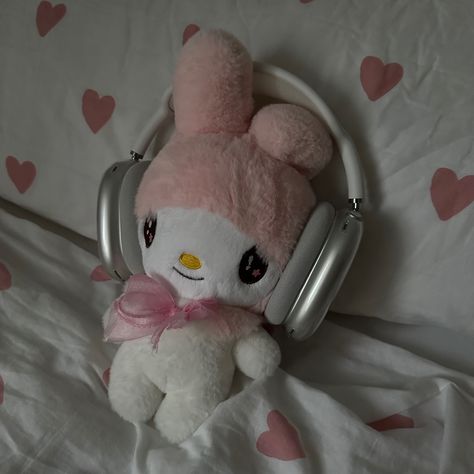 Music Cover Photos, Playlist Covers Photos, Images Hello Kitty, Walpaper Hello Kitty, Nostalgia Aesthetic, Pop Playlist, Hello Kitty Images, Hello Kitty Themes, Collage Scrapbook