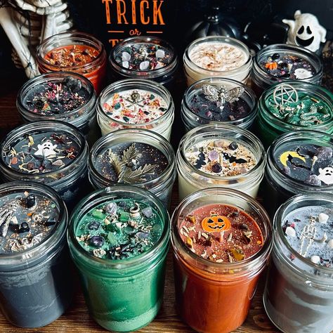 Magic Candles Witches, Spooky Candles Diy, Diy Halloween Candles, Halloween Trinkets, Halloween Candles Diy, Creepy Candles, Horror Crafts, Autumn Candles, Apothecary Decor