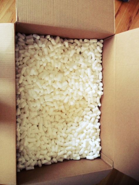 Snowstorm with packing peanuts a discovery box for preschoolers. Ferret Stuff, Pack For A Trip, Discovery Box, Amazon Box, Inside The Box, Up North, Packing Peanuts, Ap Art, Snow Storm