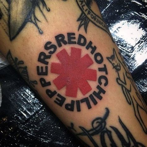 Red Hot Chilli Peppers Tattoo, Chili Peppers Tattoo, Red Hot Chili Peppers Tattoo, Red Hot Chili Peppers Album, Rock Tattoo, Chihiro Y Haku, Black Girls With Tattoos, Tattoo Ideas For Men, Red Tattoos