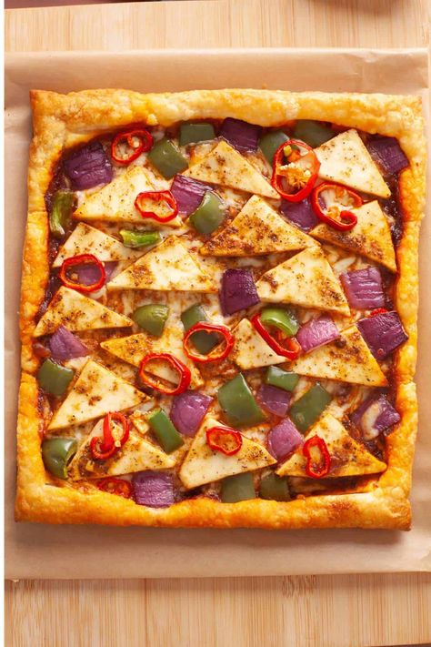 Schezwan Paneer Tart - Sinfully Spicy Schezwan Paneer, Samosa Filling, Schezwan Sauce, Paneer Dishes, Indian Appetizers, Savory Tart, Puff Pastry Sheets, Tart Recipe, Pastry Sheets