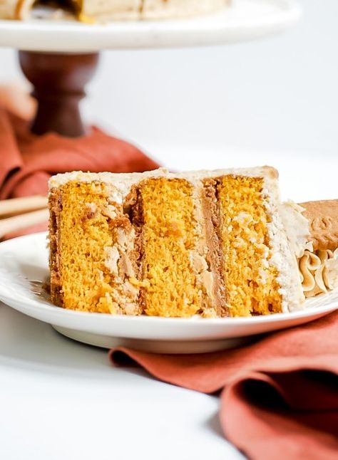 Pumpkin Biscoff Cake, Pumpkin Biscoff, Biscoff Crust, Homemade Cookie Butter, Biscoff Buttercream, Biscoff Cake, Fall Cake, Caramel Apple Cake, Biscoff Cookie Butter