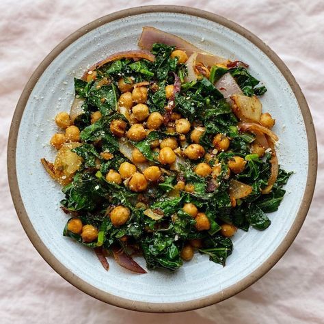 Garlicky Tuscan Kale with Savory Chickpeas - Food Heaven Made Easy Kale And Chickpeas, Chickpea Bowl, Sautéed Kale, Tuscan Kale, Healthy Crackers, Sauteed Kale, Vegetarian Sandwich, Salmon Salad, Chaat Masala