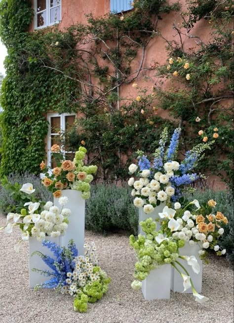 Altar Pillars Wedding, Pillar Flower Decoration, Wedding Altar Pedestal Flowers, Overhead Flowers Wedding, Wedding Ceremony Plinths, Ceremony Floral Pillars, Plinth Ceremony Flowers, Wedding Flower Pedestal, Pillar Floral Arrangements