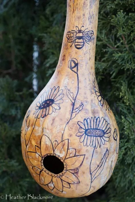 Making A Bird House, Birdhouse Gourds, Gourd Bird Houses, Bird Feeder Poles, Wren House, Gourds Birdhouse, Birdhouse Designs, Bird Houses Painted, Bird Houses Diy