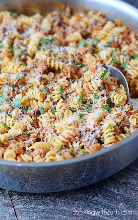 Pasta for a Crowd | cookingwithcurls.com Pasta Recipes For A Crowd, Pasta For A Crowd, Italian Potluck, Meals For A Crowd, Recipes For A Crowd, Big Family Dinner, Salads For A Crowd, Quick Easy Recipes, Budget Cooking