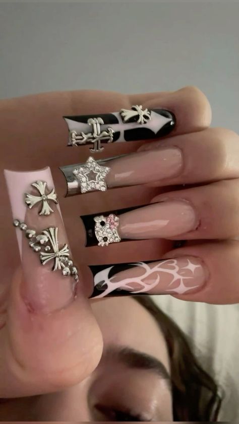 Nail Inspiration Grunge, Goth Long Nails, Alt Baddie Nails, Nails Blinged Out, Emo Baddie Nails, Swag Nails Designs, Opiumcore Nails, Long Nails Design 2024, Y2k Nails Black