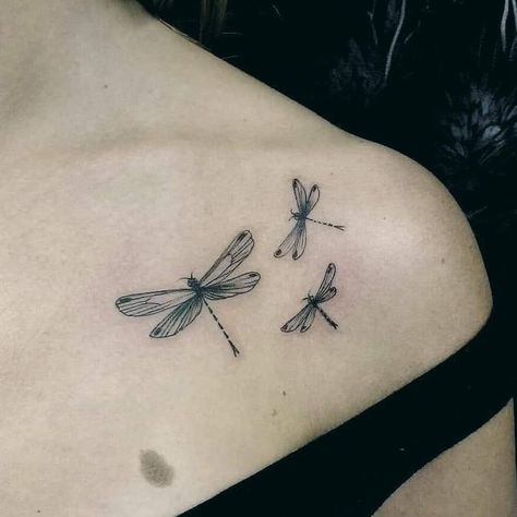 Fly Tattoos, Small Spiritual Tattoos, Small Dragonfly Tattoo, Flying Tattoo, Dragonfly Tattoo Design, Key Tattoos, Tattoo Trend, Spiritual Tattoos, Cool Small Tattoos