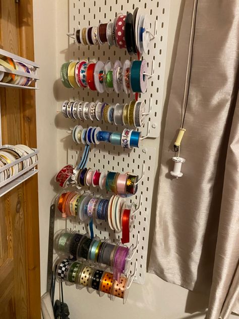 My ribbon spools look so pretty displayed on Ikea Skadis pegboard, using reel holders. You can never have too kuch ribbon Skadis Pegboard, Ikea Skadis, Ribbon Holders, Ribbon Storage, Room Organisation, Spool Holder, Sewing Room Organization, Peg Board, Sewing Room