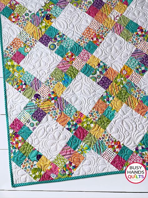 Colchas Quilting, Colorful Quilt, Jelly Roll Quilt Patterns, Quilting Designs Patterns, Scrappy Quilt Patterns, Quilt Square Patterns, Scrap Quilt Patterns, Easy Quilt Patterns, Patchwork Quilt Patterns