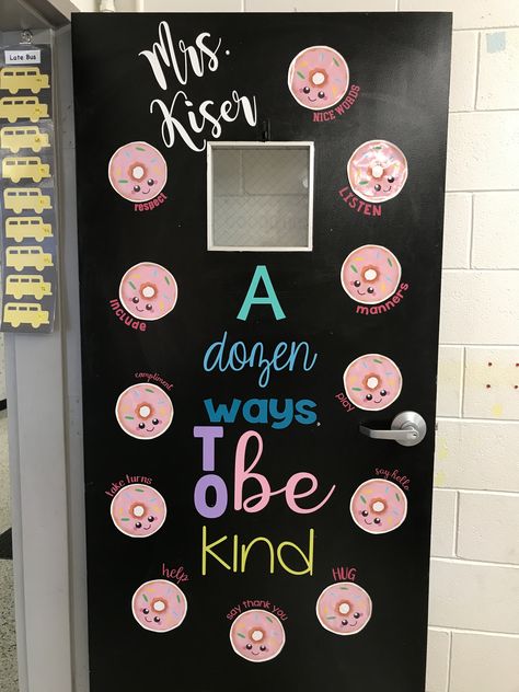 Dozen ways to be kind door Motivational Door Decorations, Kindness Door Decorating Contest, Kindness Door Decorations, Kindness Door Decorations Classroom, Welcome Classroom Door Ideas, Thanksgiving Centerpieces Kids, Kindness Door, Teacher Door Decorations, Kindness Week