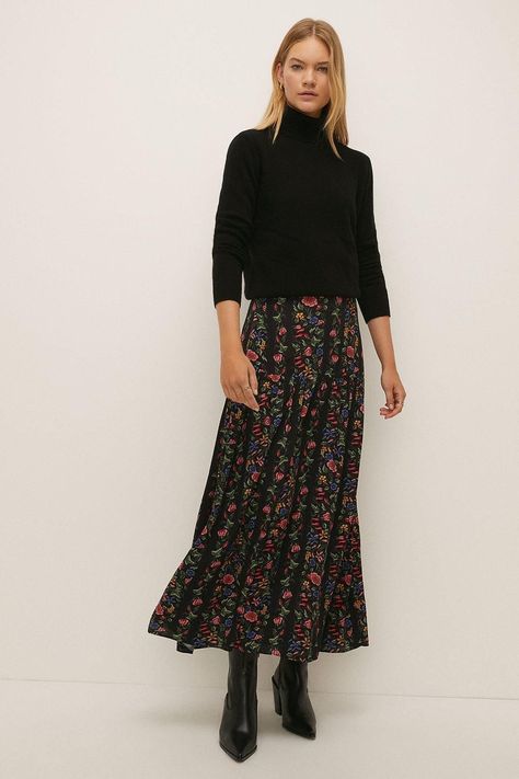 Boho Skirt With Boots, Jumper And Long Skirt Outfit, How To Style A Midi Skirt, Skirt And Ankle Boots Outfit, Midi Dress With Ankle Boots, Chunky Ankle Boots Outfit, Midi Skirt With Boots, Winter Scotland, Midi Floral Skirt