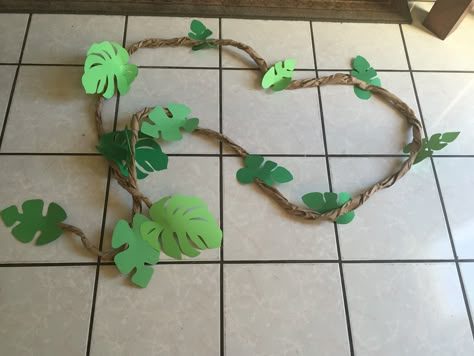 Magalie Sarnataro's props Jungle vignette Jungle vines twisted brown paper with cricut leaves Diy Jungle Vines Brown Paper, Paper Jungle Leaves, Jungle Graduation Theme, Cricut Jungle Theme, Diy Jungle Decorations, Welcome To The Jungle Theme, Jungle Props, Jungle Theme Decoration Ideas, Diy Jungle Theme Decorations