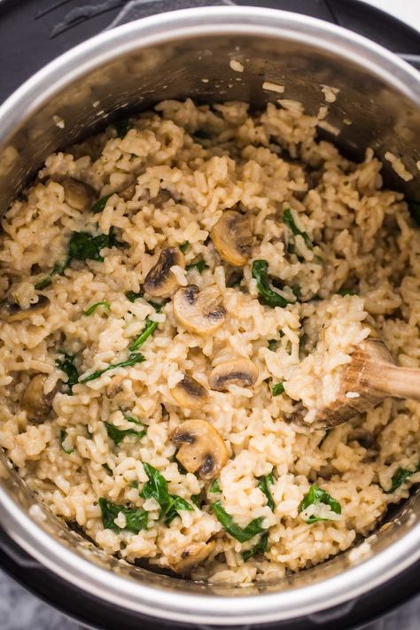 Creamy mushroom risotto with spinach in the instant pot with a wooden spoon Mushroom Risotto Instant Pot, Risotto Instant Pot, Instant Pot Spinach, Instant Pot Risotto, Creamy Mushroom Risotto, Italian Rice Dishes, Dahl Recipe, Risotto Recipes Easy, Lentil Dahl