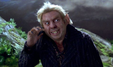 This Harry Potter Fan Theory Explains Why Peter Pettigrew Never Transforms Into A Rat Again Harry Potter Fan Theories, Harry Potter Villains, Harry Potter Trivia Quiz, Hogwarts Quiz, Film Harry Potter, Harry Potter Wiki, Harry Potter Quizzes, Scary Characters, Peter Pettigrew