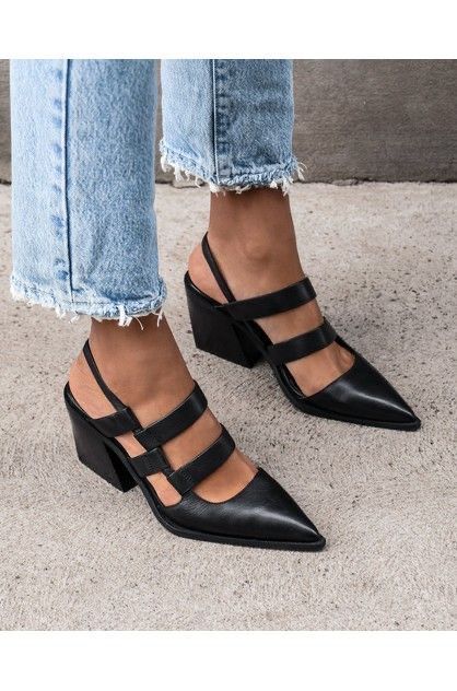 Jo Mercer, Beautiful Clothes, Shoe Closet, Crazy Shoes, Shoe Obsession, Boho Vibe, Mode Inspiration, Mid Heel, Work Outfits