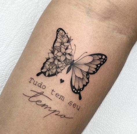 Butterfly Quote Tattoo, Tattoo Papillon, Butterfly Thigh Tattoo, Butterfly With Flowers Tattoo, Butterfly Tattoos On Arm, Unique Butterfly Tattoos, Butterfly Back Tattoo, Small Butterfly Tattoo, Boho Tattoos