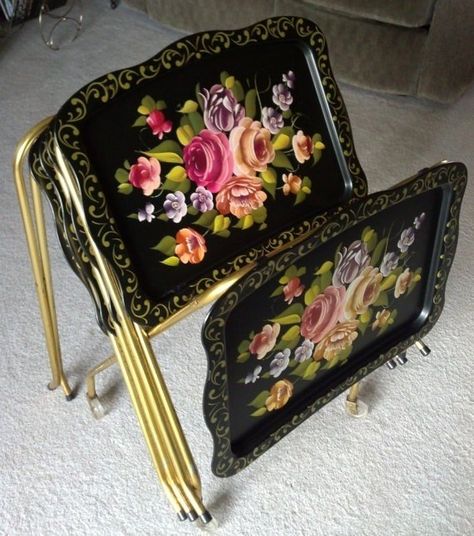 Vintage Tv Trays, Mamma Bear, Tv Tray, Painted Trays, Tv Dinner, Tv Trays, Kitchen Vintage, Family Table, Floral Set