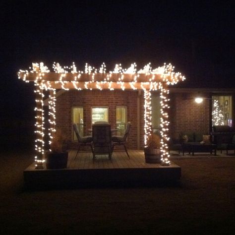 Christmas lights on our pergola Outdoor Deck Decorating, Pergola Ideas For Patio, Gazebo Lighting, Pergola Decorations, Small Pergola, Christmas Decor Ideas Outdoor, Christmas House Lights, Pergola Lighting, Outdoor House