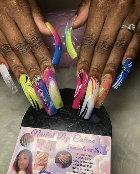 #acrylicnails #nails #90saesthetic 90 Nails The 90s Art Designs, 90s Nails Acrylic, Curved Acrylic Nails, 90s Nail Art, 90s Nails, Natural Nail Art, Curved Nails, Black Acrylic Nails, Grunge Nails