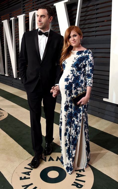 Pin for Later: See Which Stars Let Their Hair Down at Vanity Fair's Oscars Afterparty! Sacha Baron Cohen and Isla Fisher Celebrity Maternity, Celebrity Maternity Style, Sacha Baron Cohen, Oscars 2015, Oscar Fashion, Pregnancy Dress, Pregnant Style, Oscars Party, Pregnant Celebrities