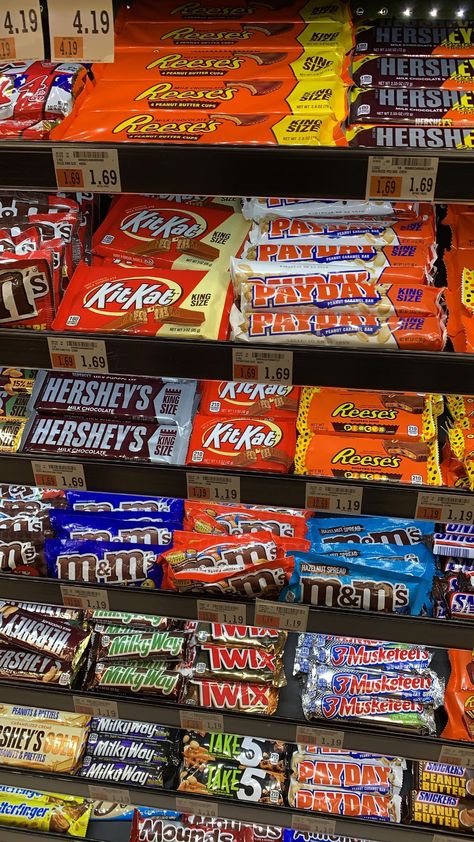 #food#yummy#aesthetic#aetheticpic#snacks#snack#junkfood Snacks Junk Food, Target Candy, Reese's Chocolate, Coffee Doodle, American Snacks, Caramel Bars, Unhealthy Snacks, Snack Shop, Chocolate Peanut Butter Cups