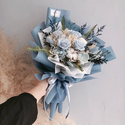 Flowers 🌺 on Twitter: "… " Everlasting Bouquet, Flower Bouquet Diy, Boquette Flowers, Flowers Bouquet Gift, How To Wrap Flowers, Beautiful Bouquet Of Flowers, Beautiful Flower Arrangements, Luxury Flowers, Dried Flower Bouquet