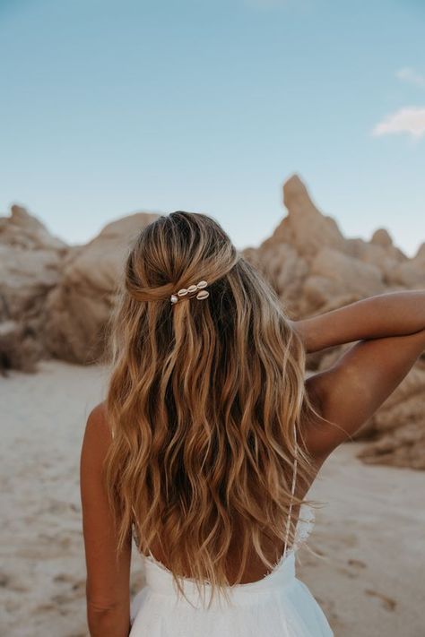 Easy Beach Hairstyles, Wedding Hairstyles And Makeup, Mermaid Waves, Beachy Hair, Beach Wave Hair, Beach Wedding Hair, Easy Summer Hairstyles, Beach Hairstyles, Cozy Night