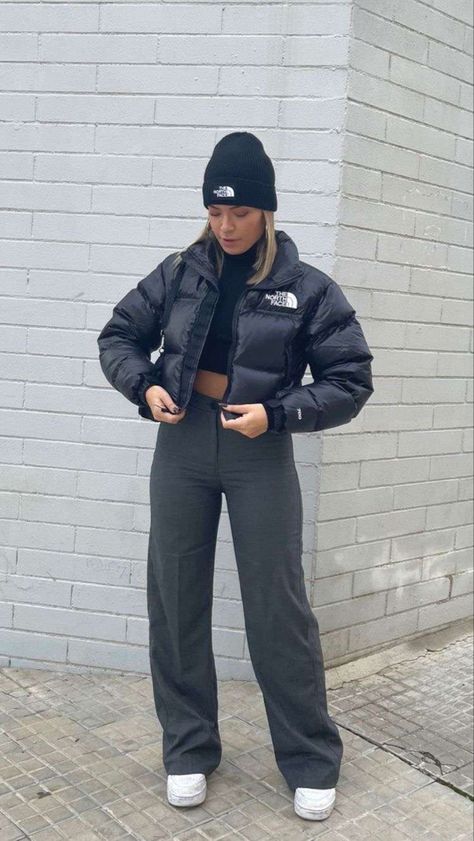 North Face Cropped Puffer Outfit, North Face Crop Puffer Jacket Outfit, Northface Cropped Puffer Jacket, Cropped North Face Jacket Outfit, North Face Puffer Jacket Cropped, Cropped North Face Jacket, Northface Jacket Outfits, The North Face Jackets Outfits, North Face Cropped Puffer